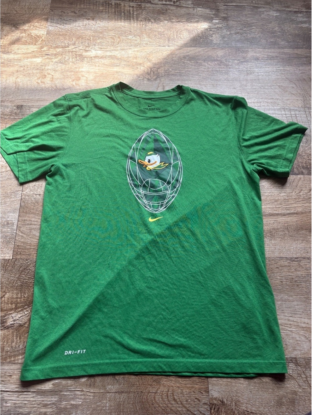 Nike Green Dri-FIT T-Shirt Medium with Oregon Ducks Graphic